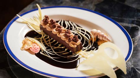 Pisces Makes a Splash at Wynn With Rare Lobster, Chocolate Fish.